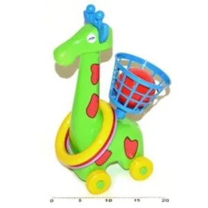 Žirafa házecí na kolečkách s kroužky a košíkem